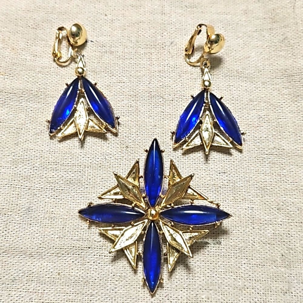 Vintage 60s Juliana? Blue Glass Navette Rhinestone Brooch Clip-on Set